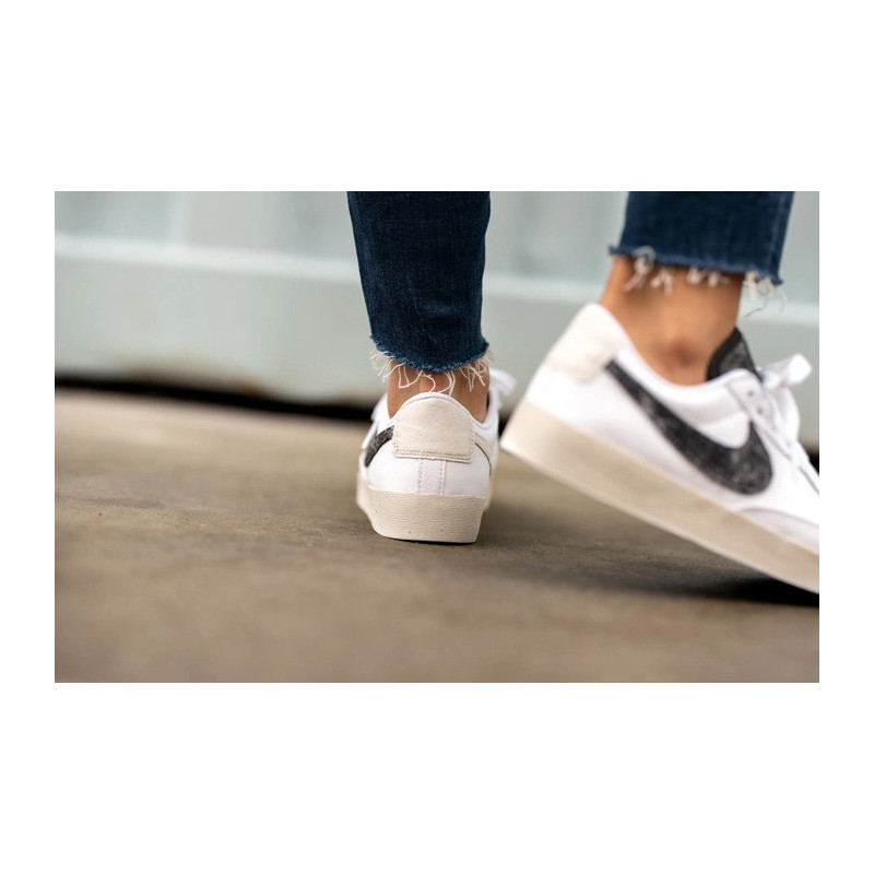 Nike  Blazer Low DA4934 White/White/Black/Light Bone